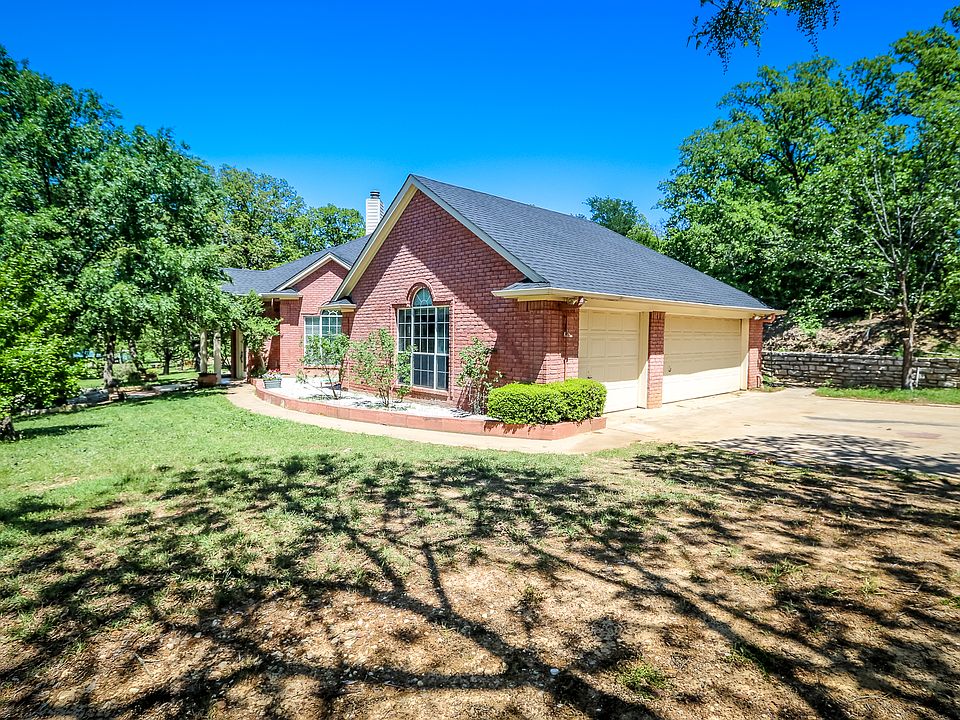 1st image of 115 Willow Creek Cir