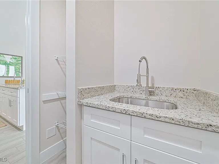 1137 SW 29th Ter — Photo 18