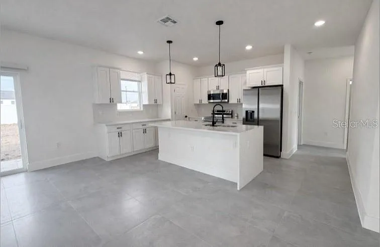 4 bed, 3.0 bath, 1896 sqft, $2,100 — Photo 2