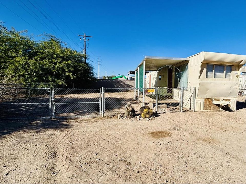 1st image of 2805 N Fairview Ave #1