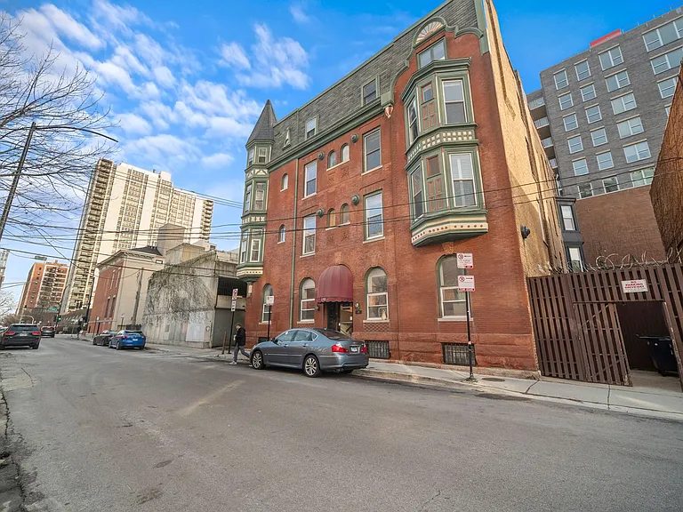 159 W Goethe St — Photo 22