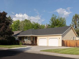 793 SE Shadowood Dr, Bend, OR 97702