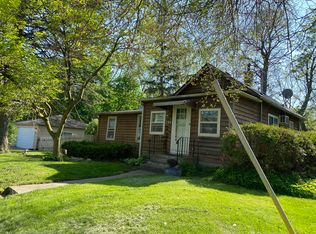 194 South St, Burlington, IL 60109