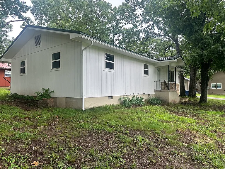 540 N Diamond Blvd — Photo 4