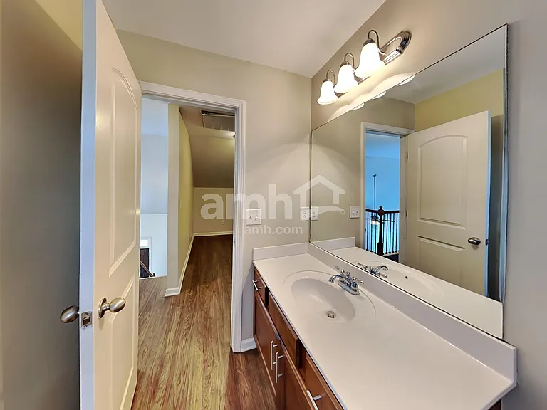 484 Albion Cir — Photo 16