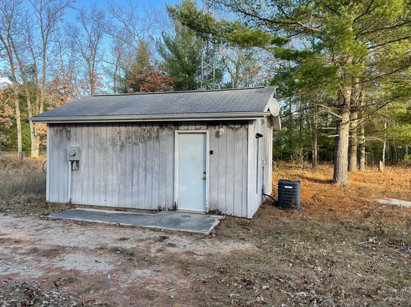 8887 W Eight Mile Rd, Irons, MI 49644
