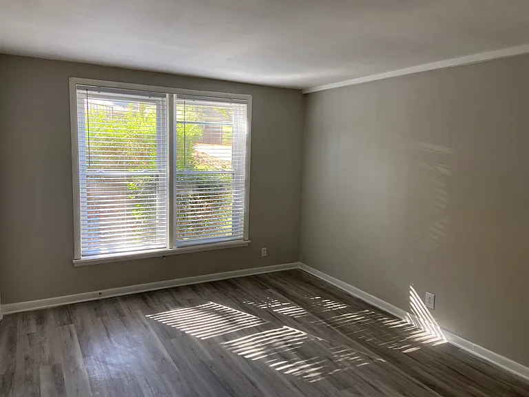 405 E Cedar St — Photo 13