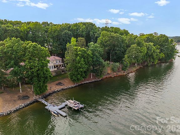 3rd image of 9184 Greenwood Rd