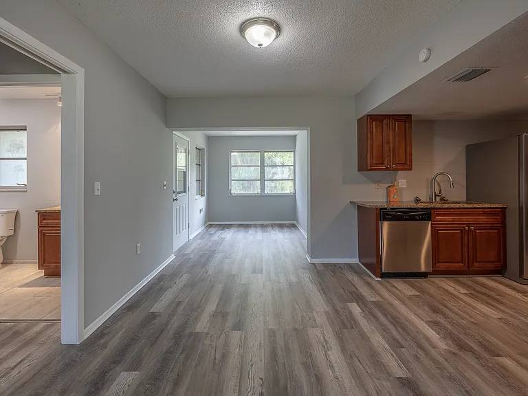 916 Gillespie St — Photo 15