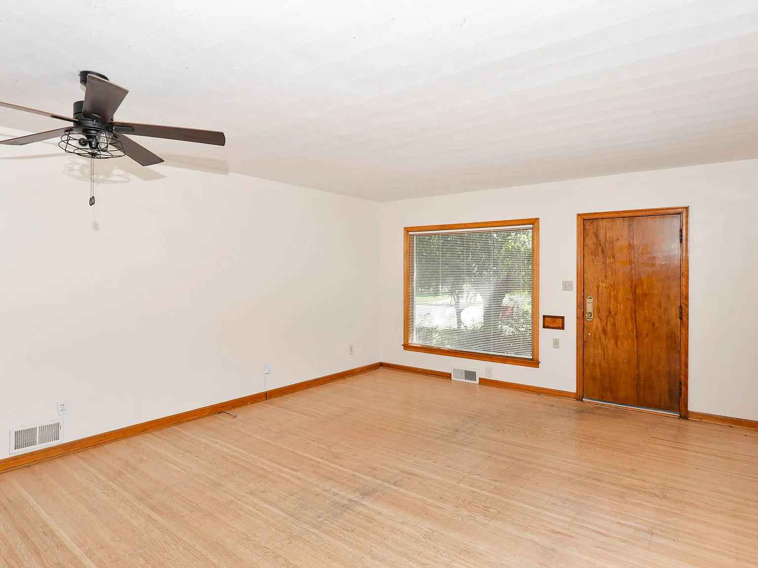 2 bed, 1006 sqft, $1,300 — Photo 3