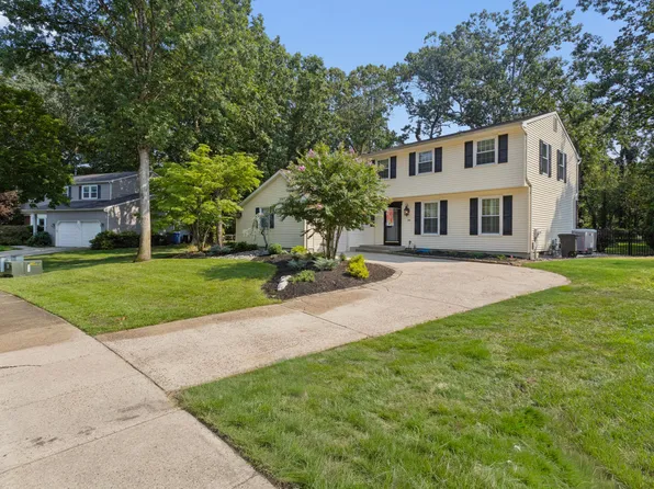 306 Candlewood Ln, Mount Laurel, NJ 08054