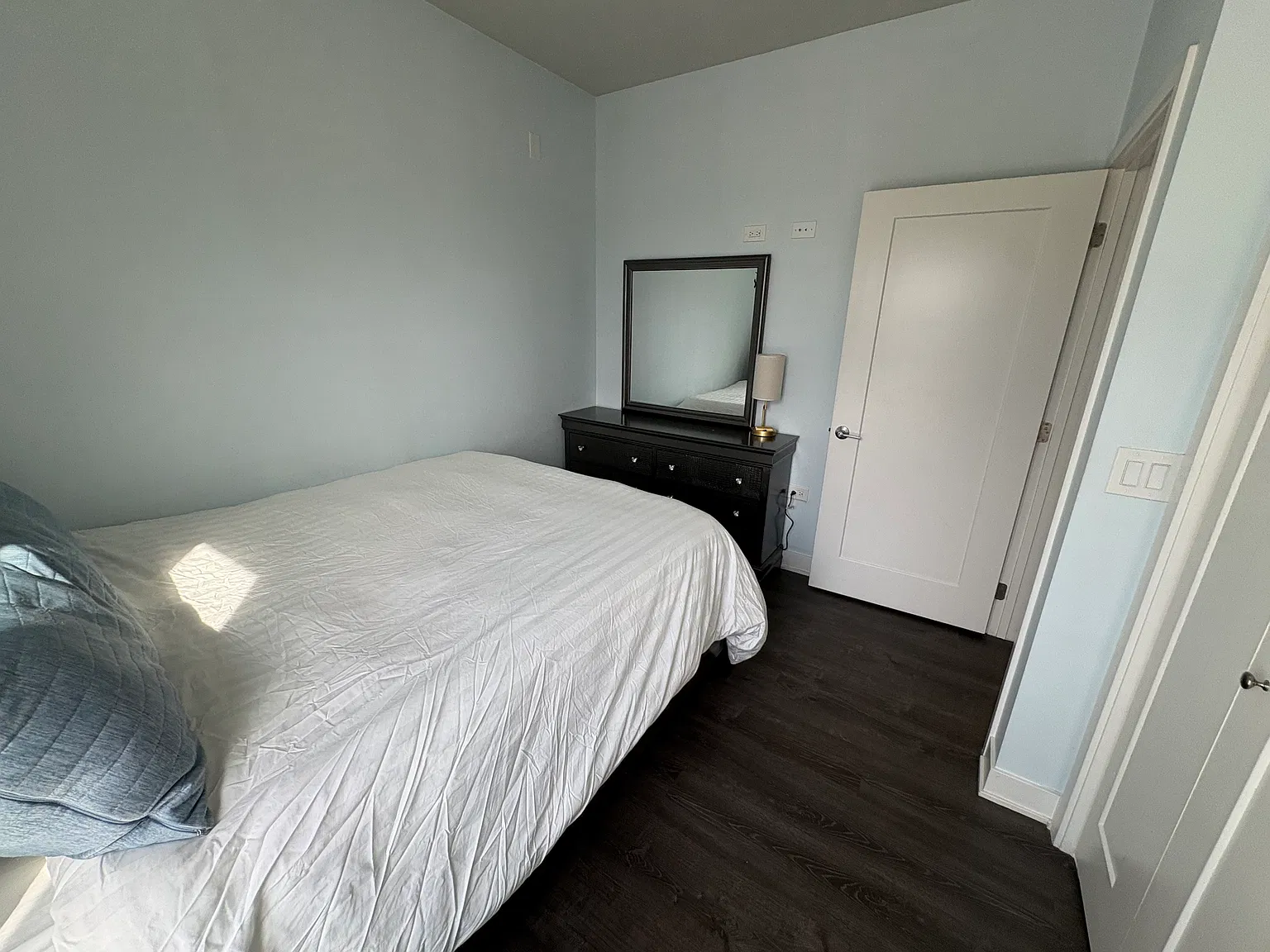 3 bed, 1100 sqft, $2,300 — Photo 4