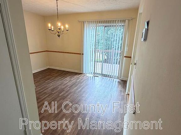 5th image of 1183 Red Oak Cv