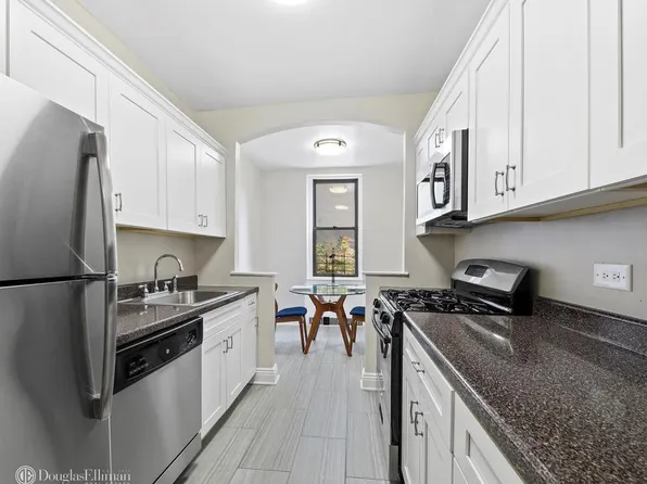 960 Sterling Place image 4 of 13