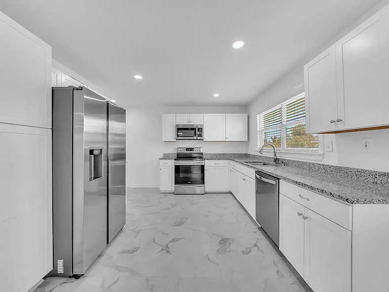 4900 S Lakewood Dr — Photo 6