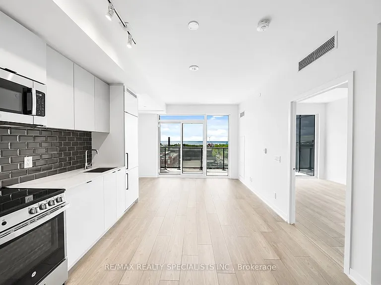 285 Dufferin St #817 — Photo 10