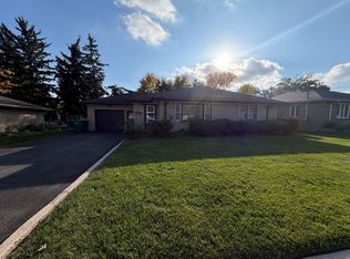 557 E 2nd St, Lockport, IL 60441