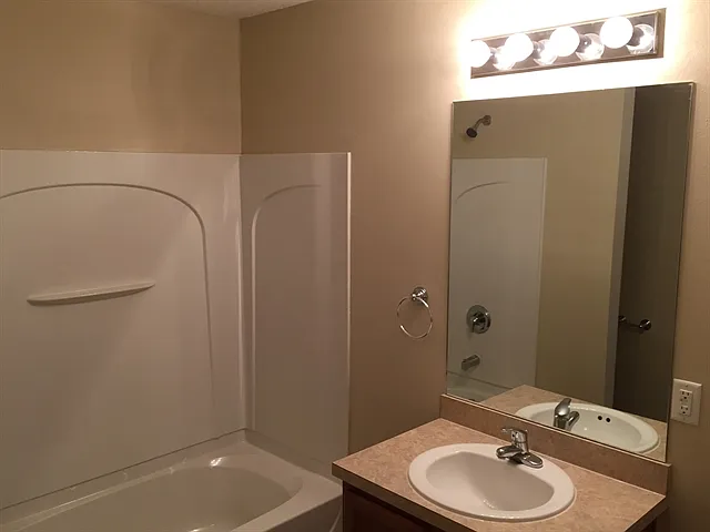 11 Lake Shore Blvd — Photo 17