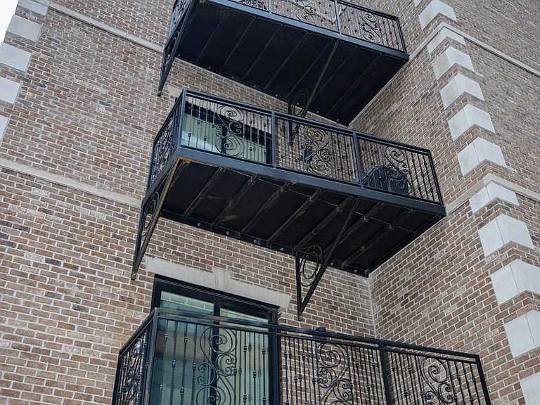 670 N Peoria St #2 — Photo 3