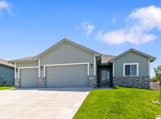 9228 S 71st Ave, Papillion, NE 68133