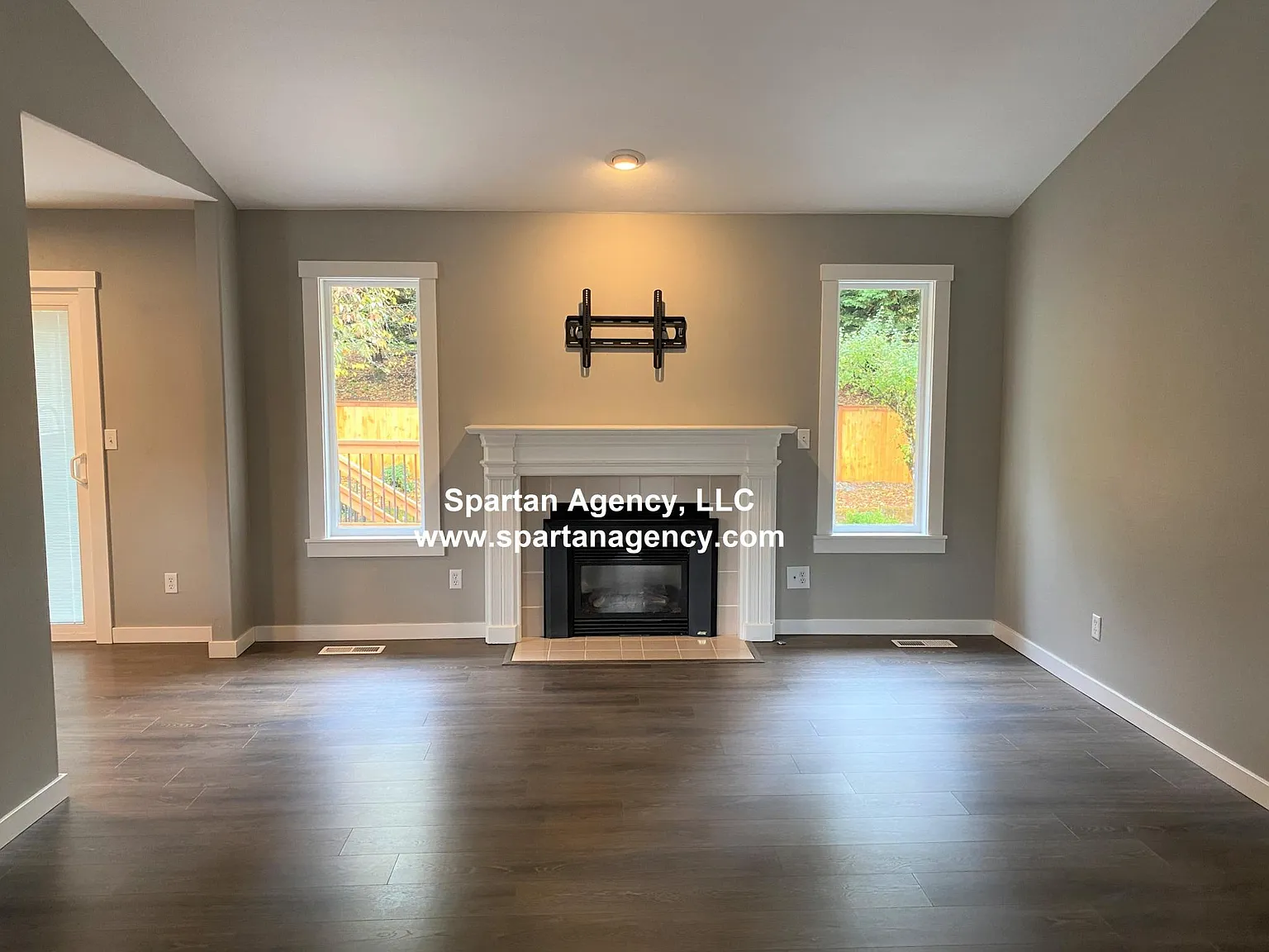 4 bed, 2.5 bath, 2283 sqft, $3,150 — Photo 2