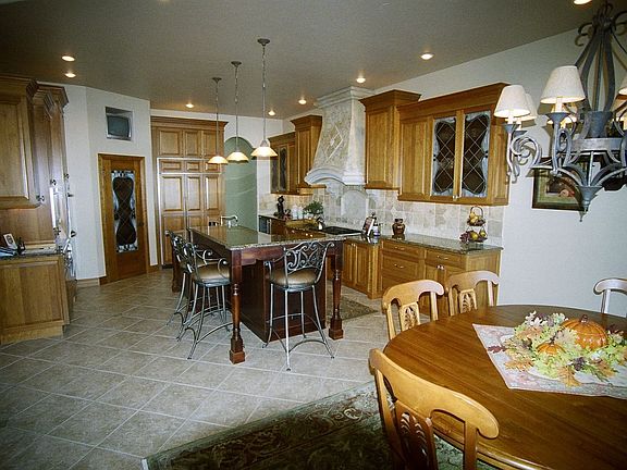 Gourmet kitchen