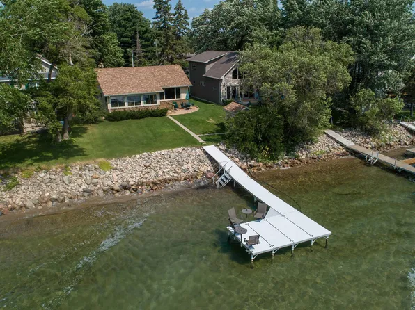 822 Lake Shore Dr, Battle Lake, MN 56515