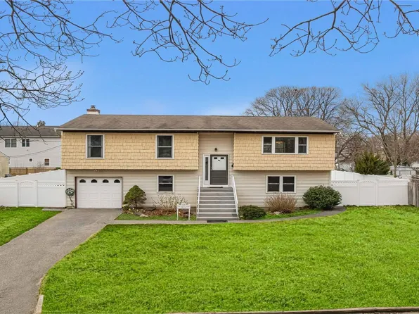 60 Kunigunda Place, Islip Terrace, NY 11752