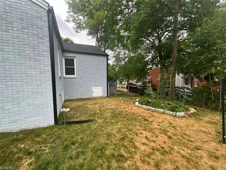 1712 N Mebane St — Photo 31