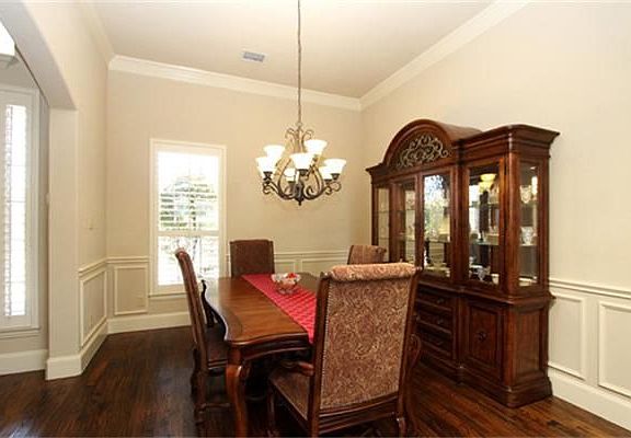 2nd image of 818 Clack Dr