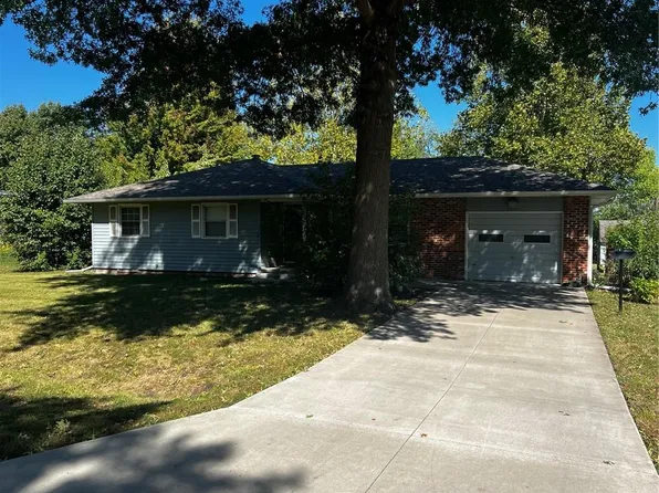509 E 3rd St, Wellsville, KS 66092