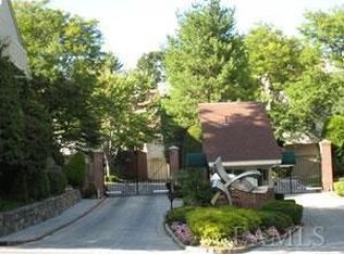 14 Waterside Close, Eastchester, NY 10709