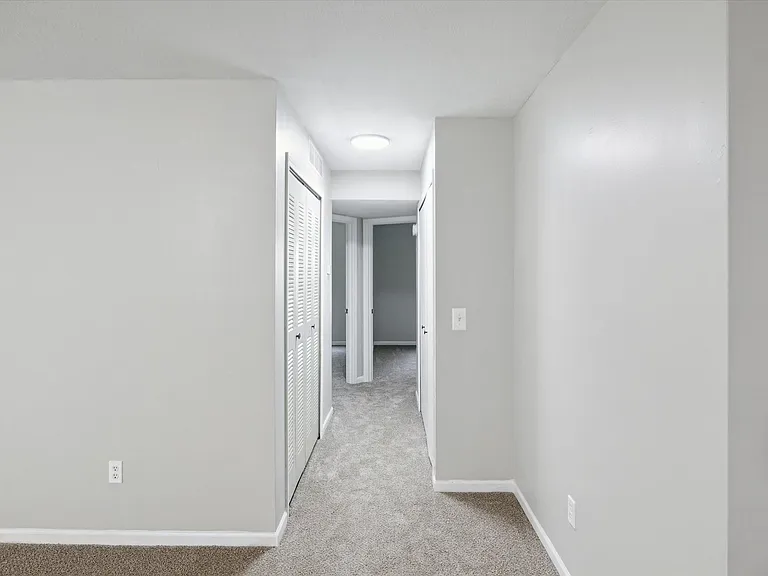 Hunter's Pond Apartments — Photo 11