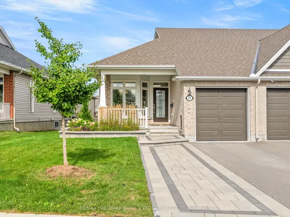56 Kayenta St, Ottawa, ON K2S 2K7