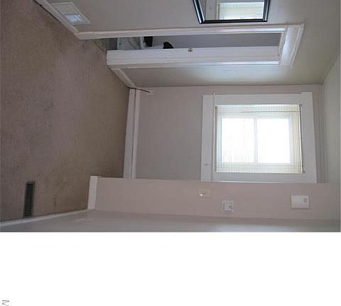3rd image of 4911 Union Blvd