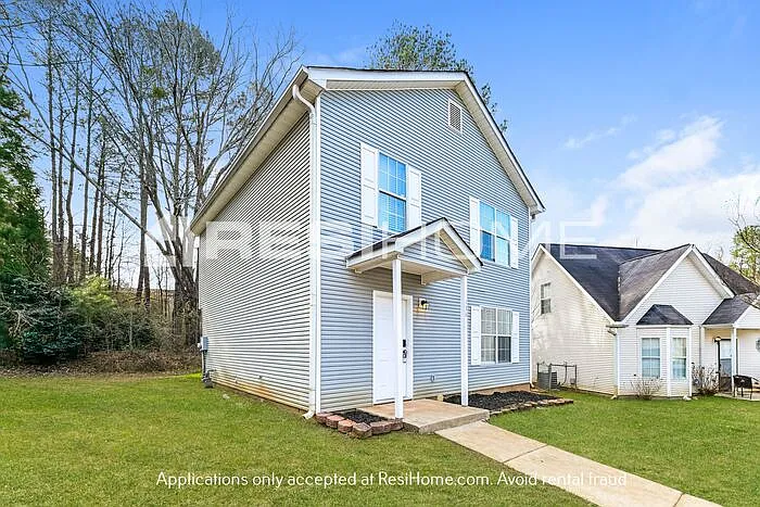 3 bed, 2.5 bath, 1296 sqft, $1,565 — Photo 2
