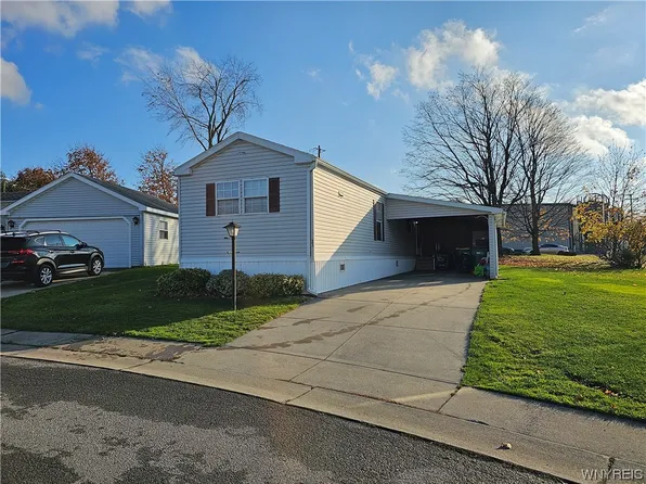 25 Danita Dr, Akron, NY 14001