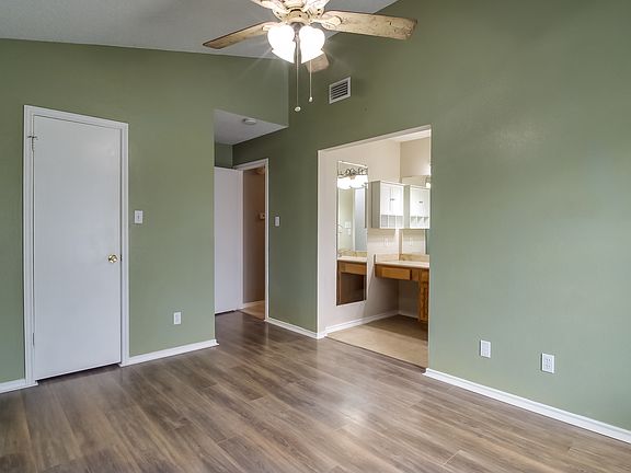 3rd image of 1502 Charleston Cv