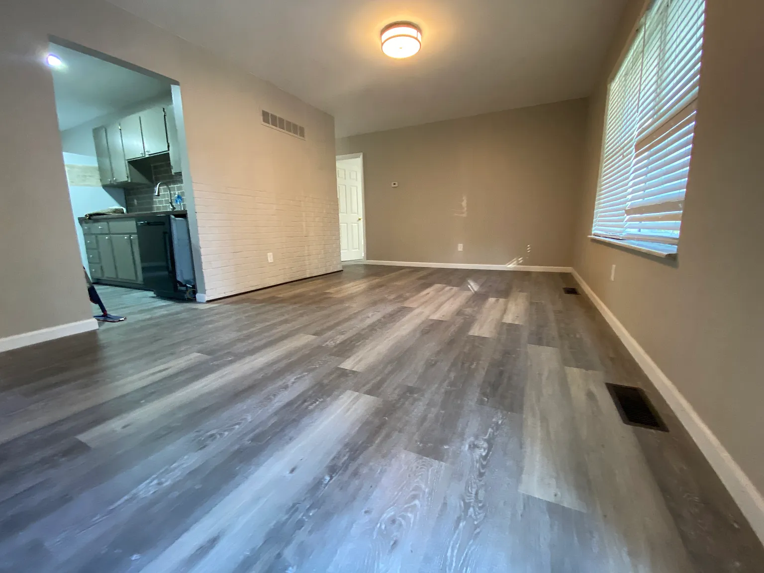 3 bed, 1100 sqft, $1,850 — Photo 2