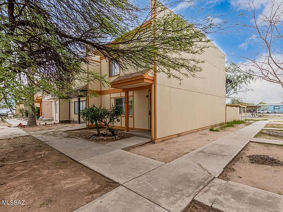 2nd image of 5874 S Del Moral Blvd
