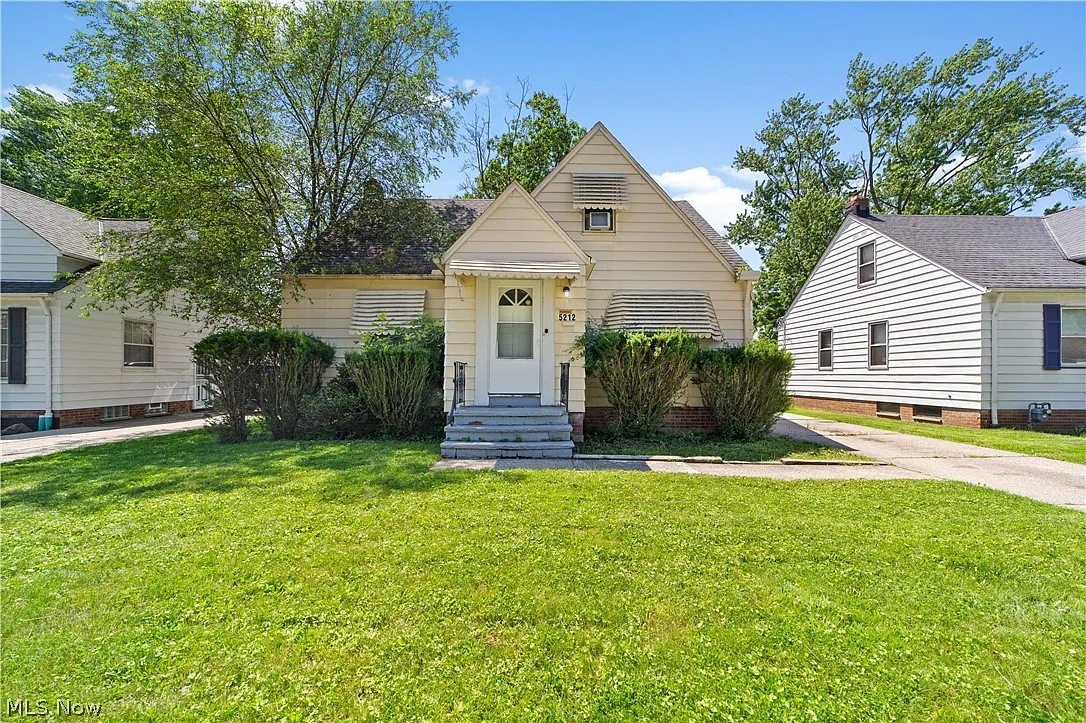 5212 Catherine St photo 1