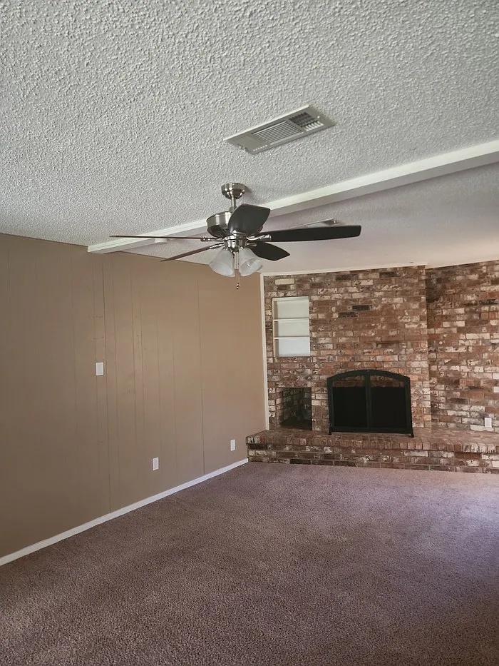 3 bed, 2.0 bath, 1392 sqft, $1,795 — Photo 3