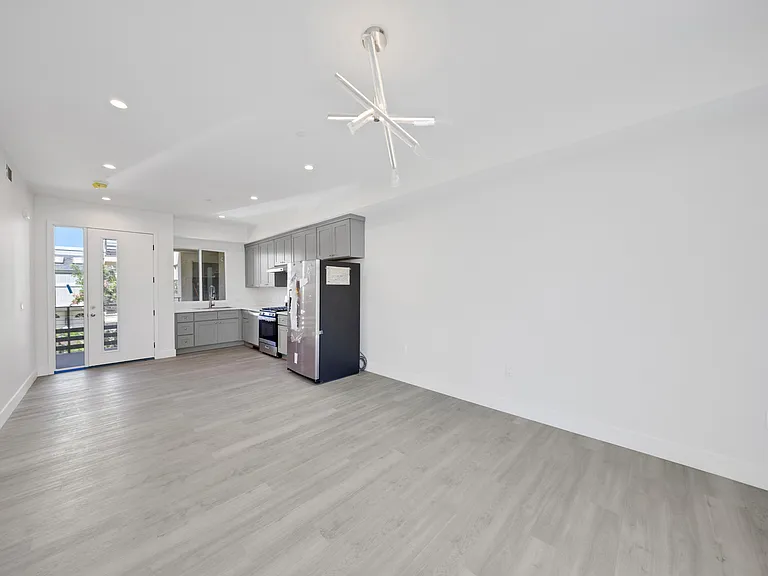 973 E Del Mar Blvd #104 — Photo 16