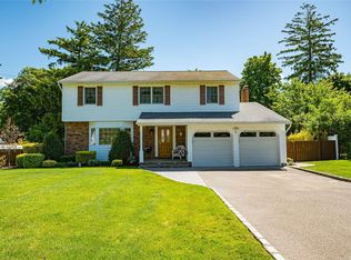 5 Lawrence Dr, Nesconset, NY 11767
