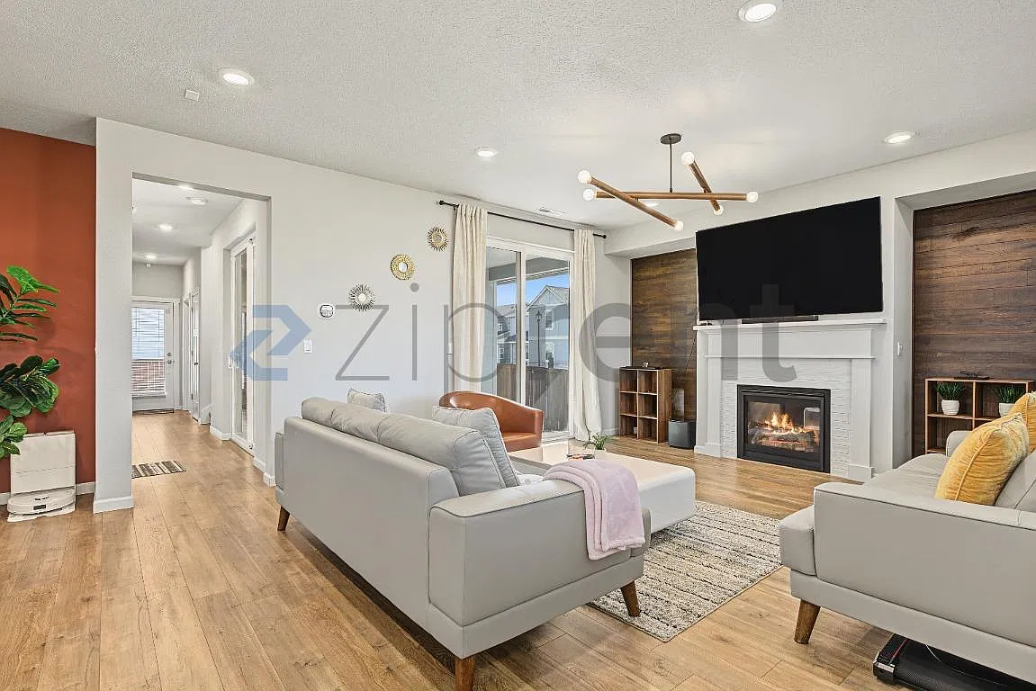 4 bed, 3.5 bath, 2476 sqft, $3,000 — Photo 1