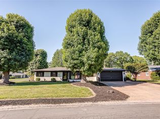 512 Sunset Dr, Edwardsville, IL 62025