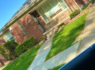 19140 Edgefield St, Grosse Pointe, MI 48236