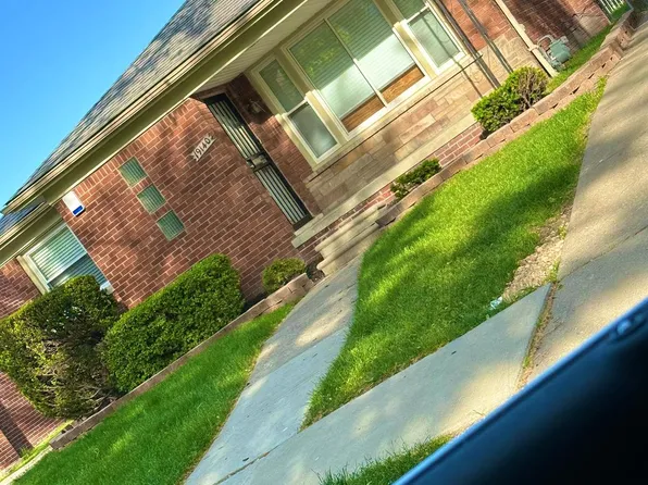 19140 Edgefield St, Grosse Pointe, MI 48236