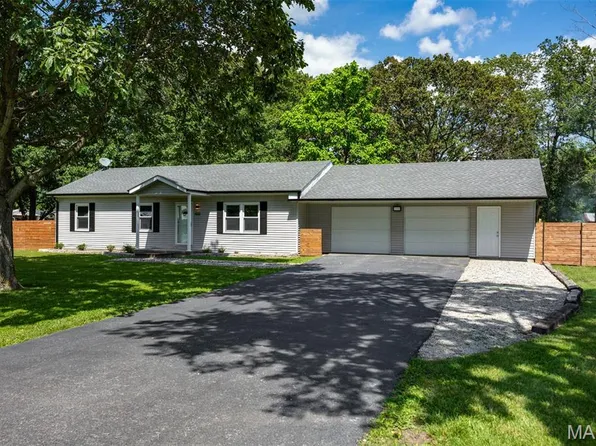 450 Sunny Ln, Mount Olive, IL 62069