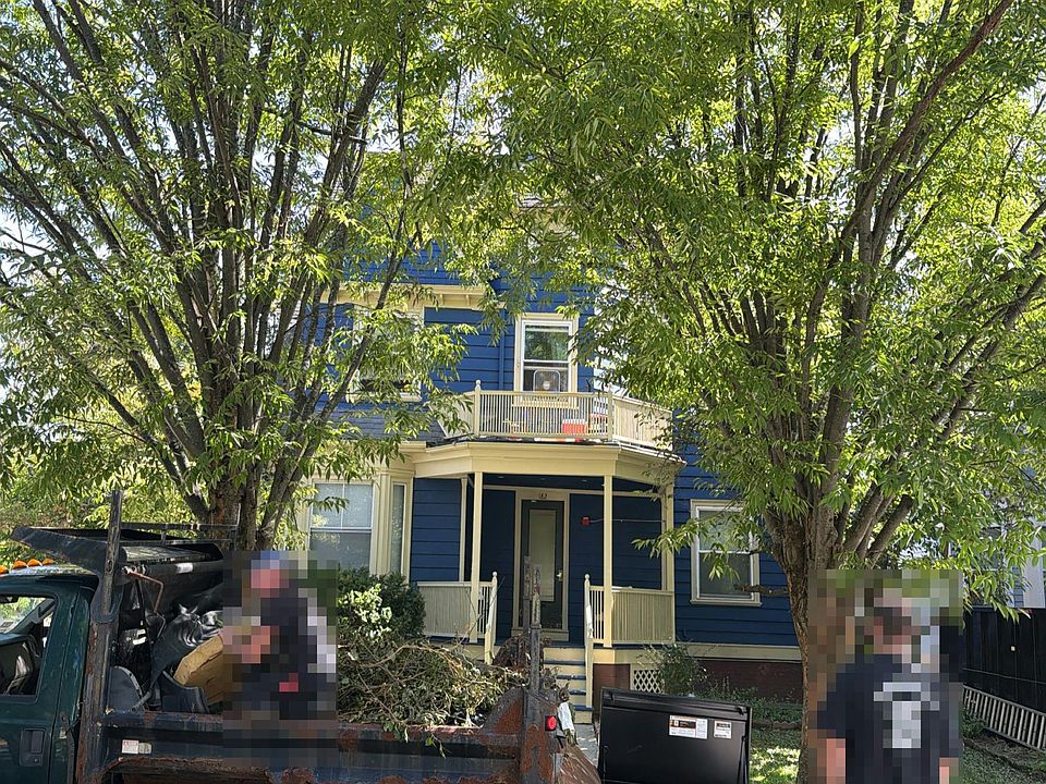 1st image of 182 Adelaide Ave